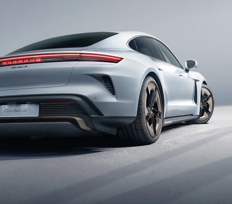 Porsche Taycan: Autonomia Real, Recarga e Experiência de Condução